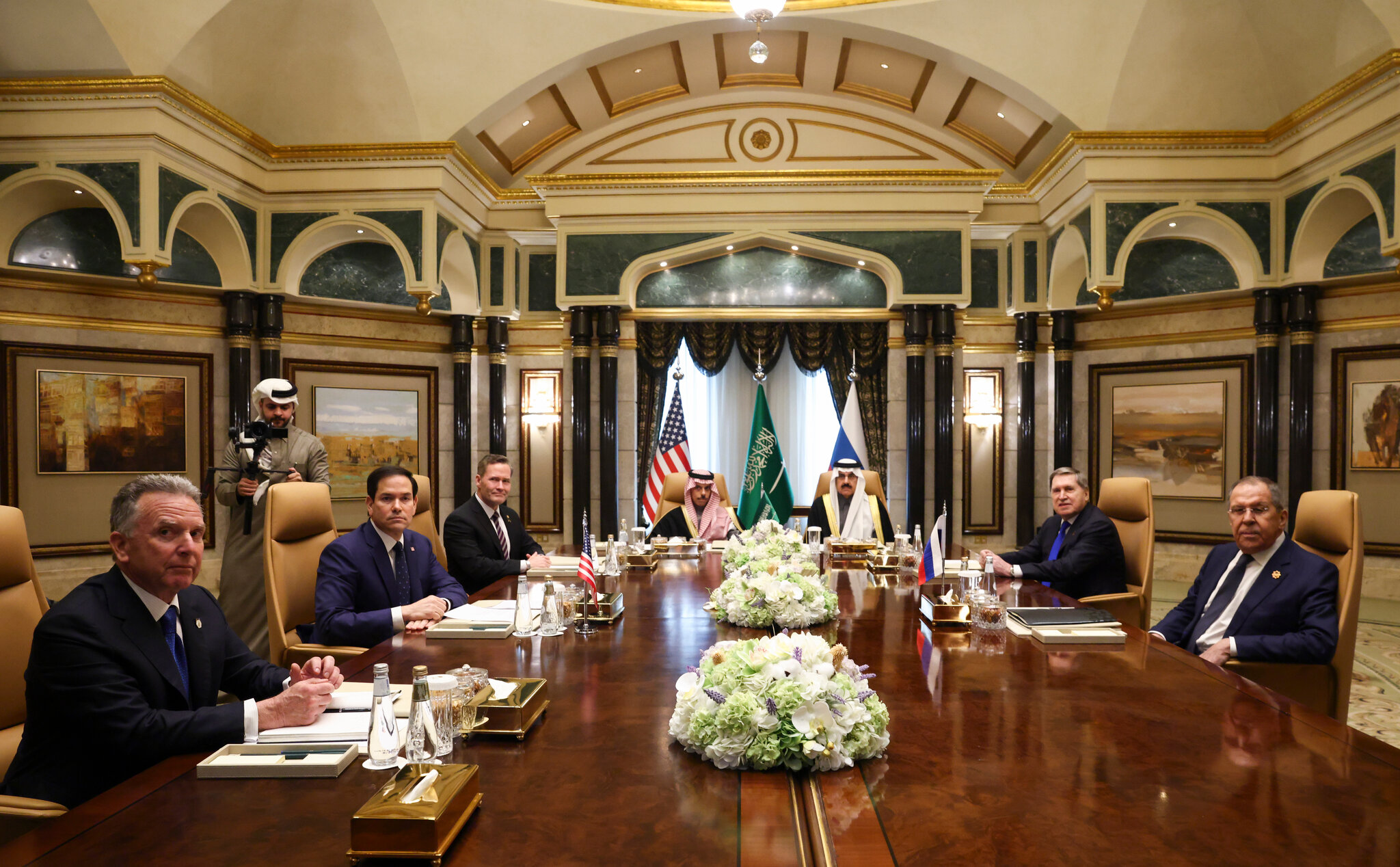 US and Russia Discuss Ukraine Peace Talks Amid Continued Tensions